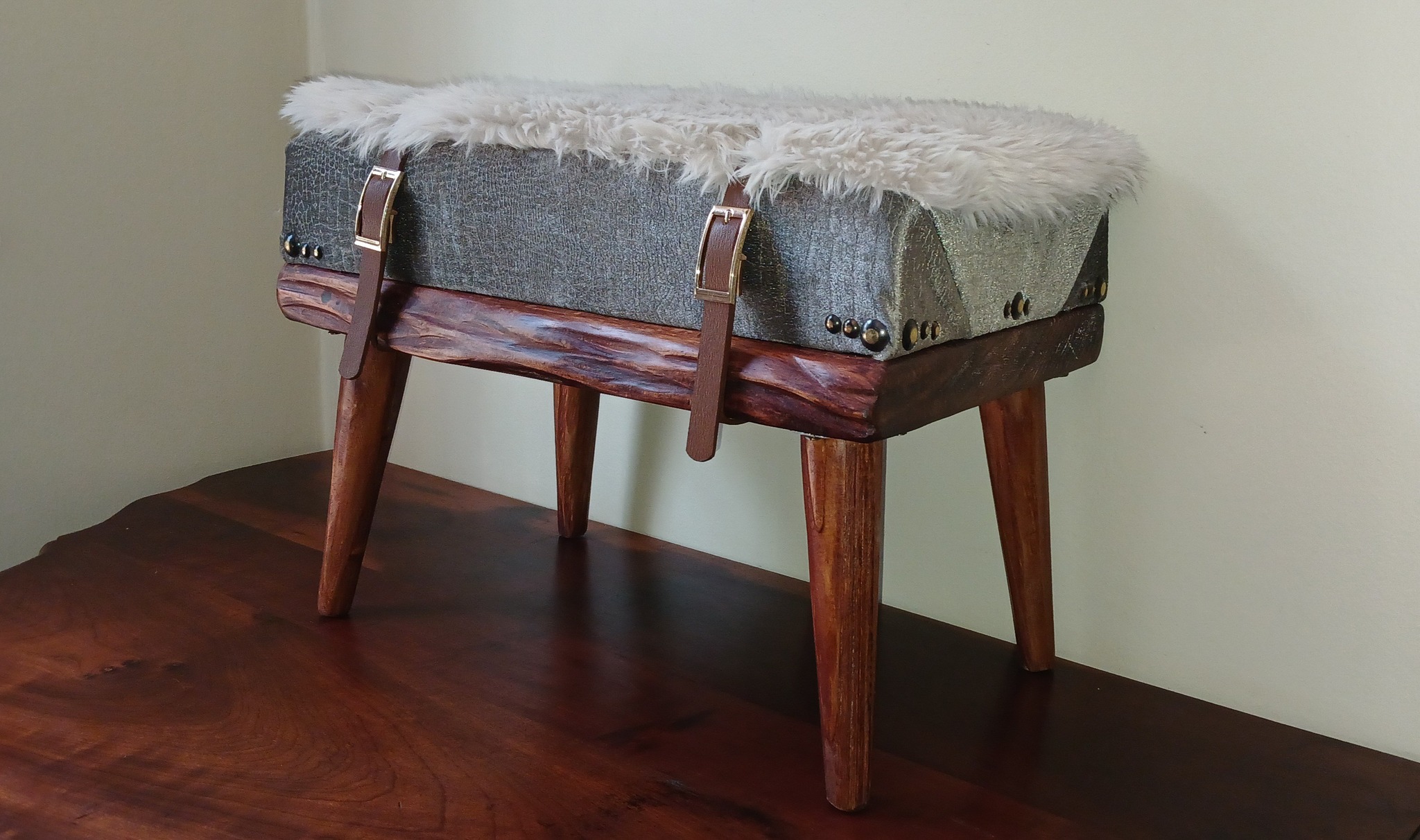 Small foot bench with live edge design
