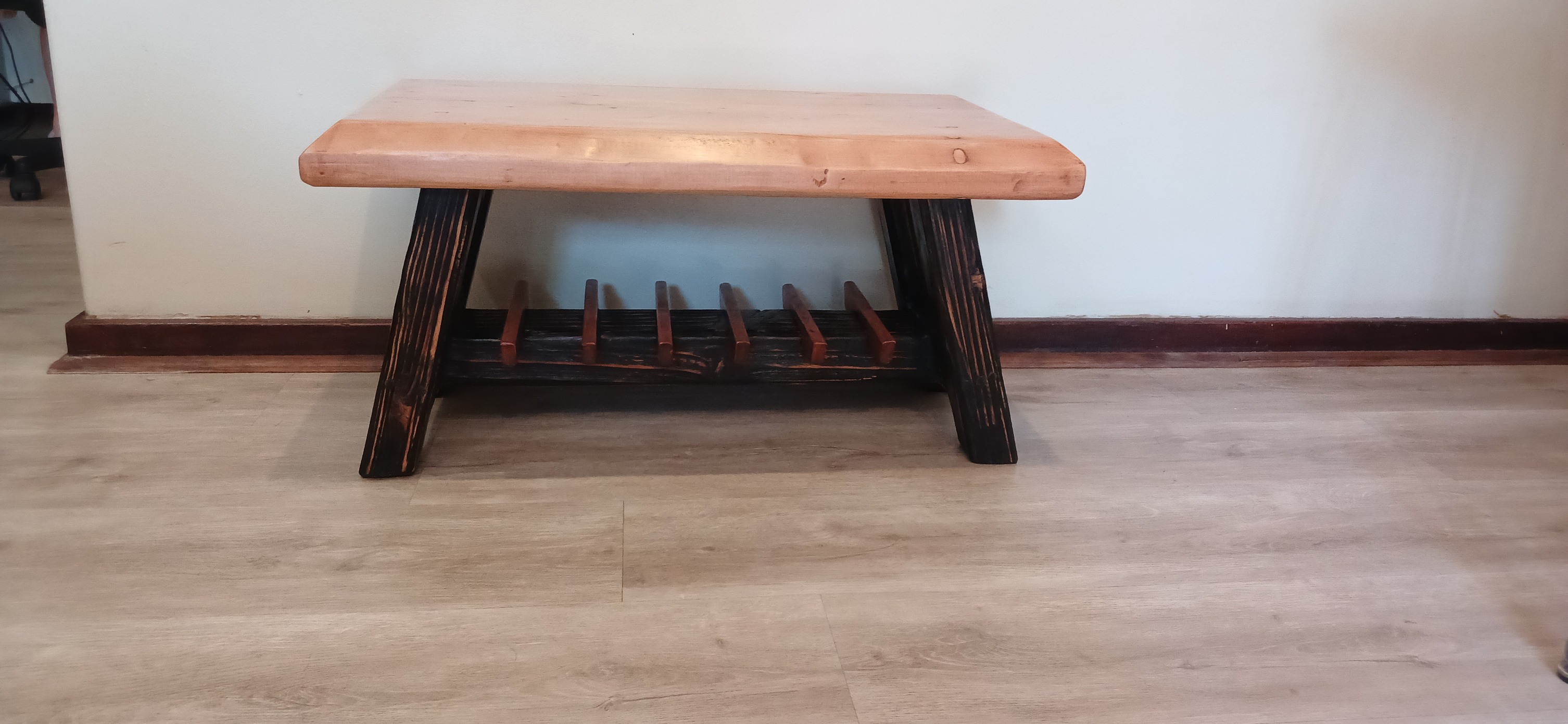 Beautiful Oregon Pine coffee table with ebonised base — Image 3