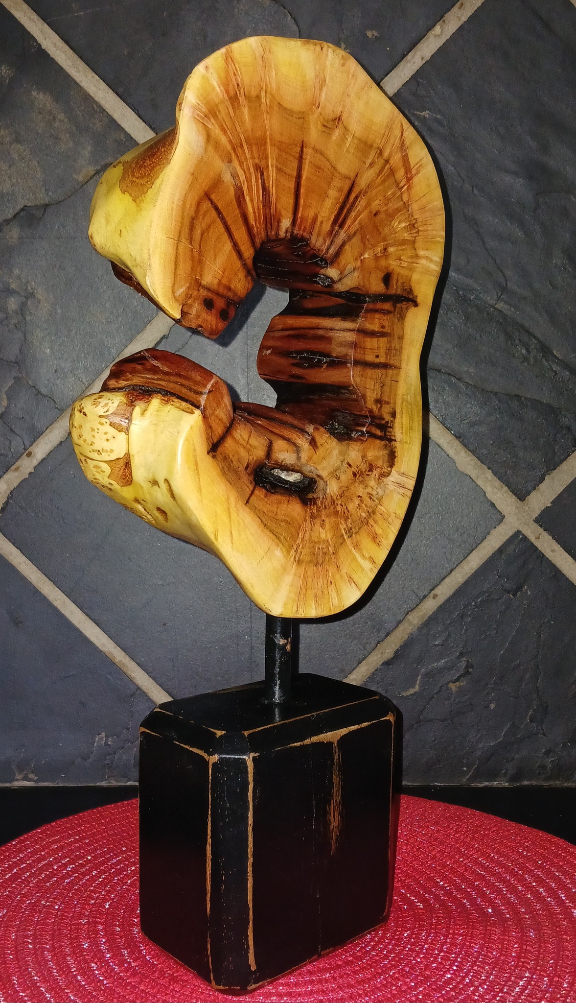 Smaller sculpture depicting "Enso"