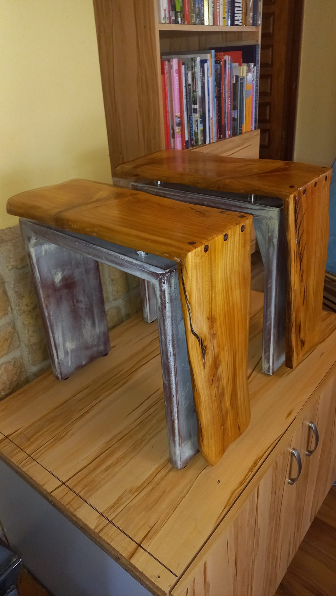 Four beautiful sofa tables for our top clients  in P — Image 3