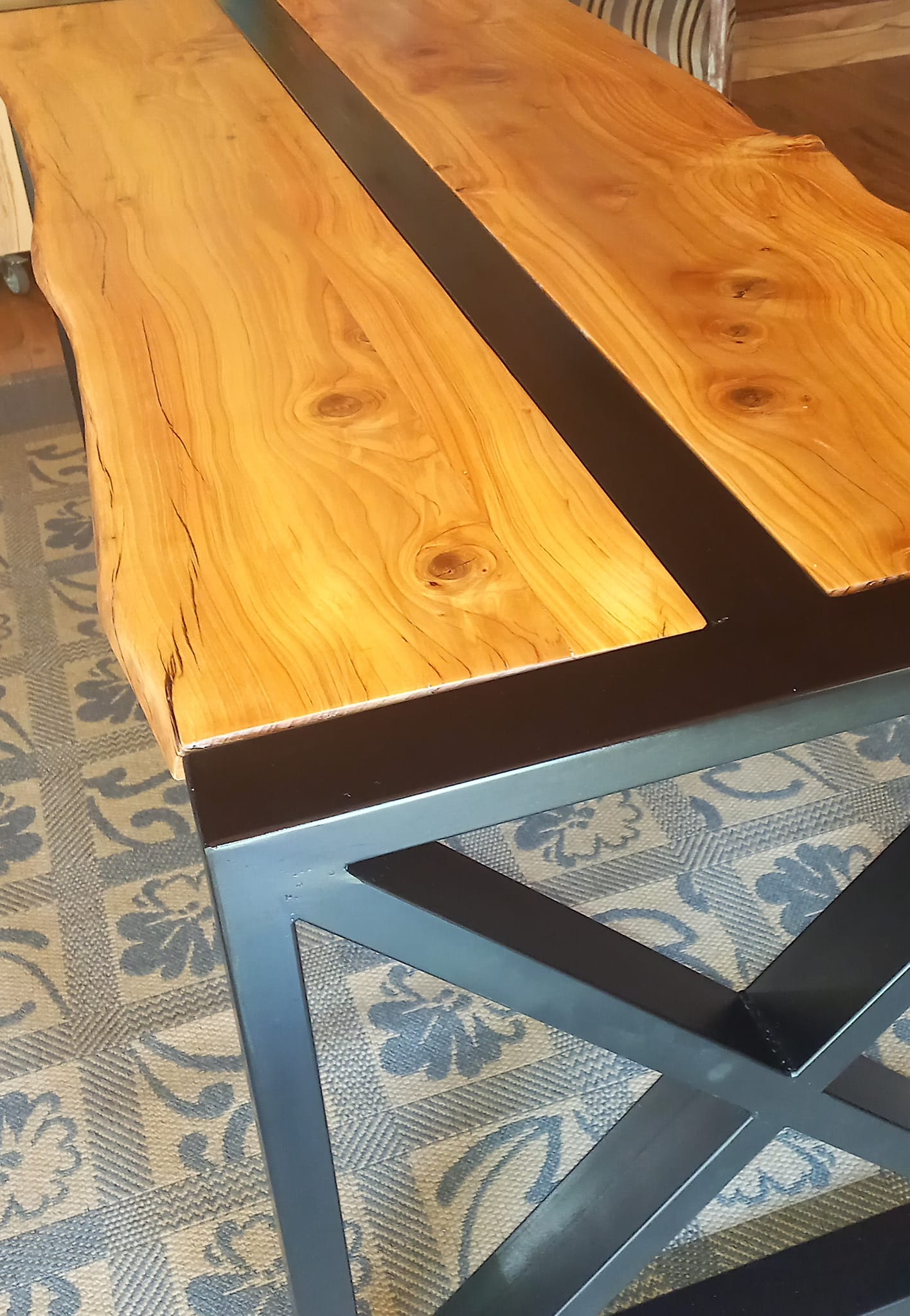 Shakira Desk — Image 2