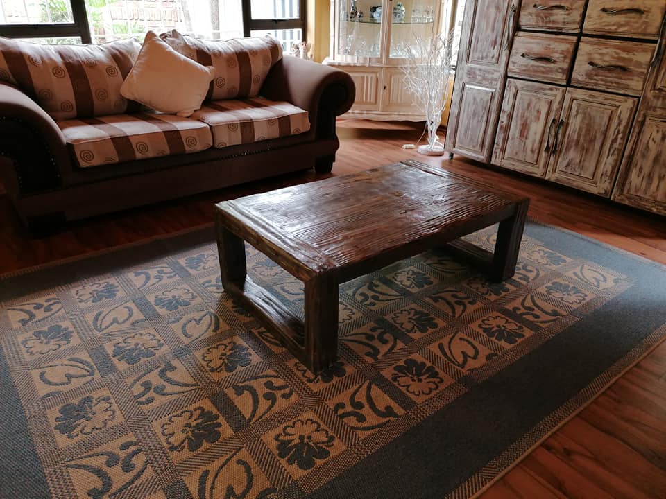 Really like this coffee table, built from reclaimed beams and given a unique ...