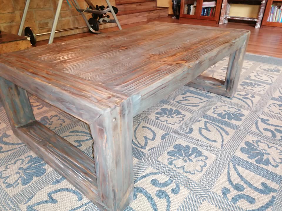 Really like this coffee table, built from reclaimed beams and given a unique ... — Image 4