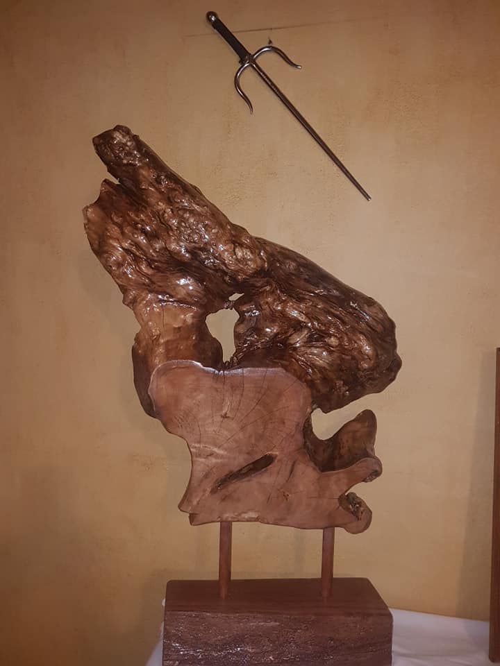 Natural wood sculpture