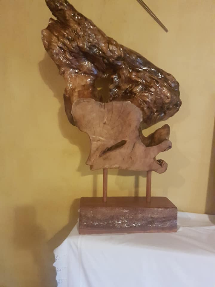 Natural wood sculpture — Image 3